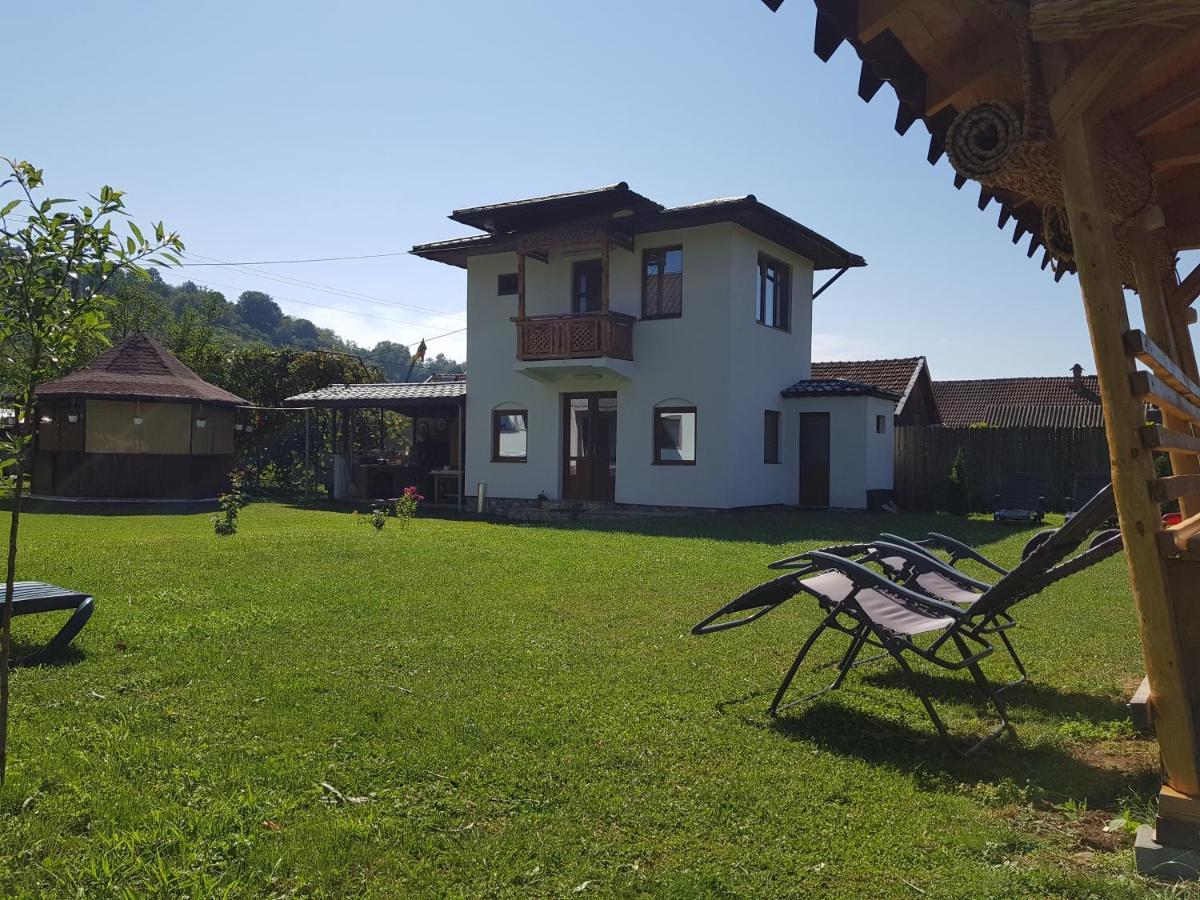 Villa La Bunicu à Polovragi Extérieur photo
